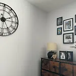 Cosy Home From Home With Private Bathroom - Free Parking